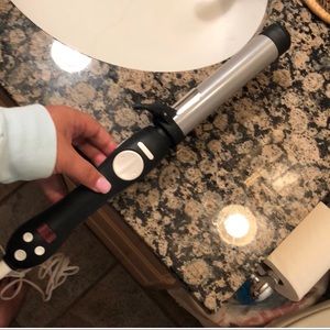 Beachwaver curling iron